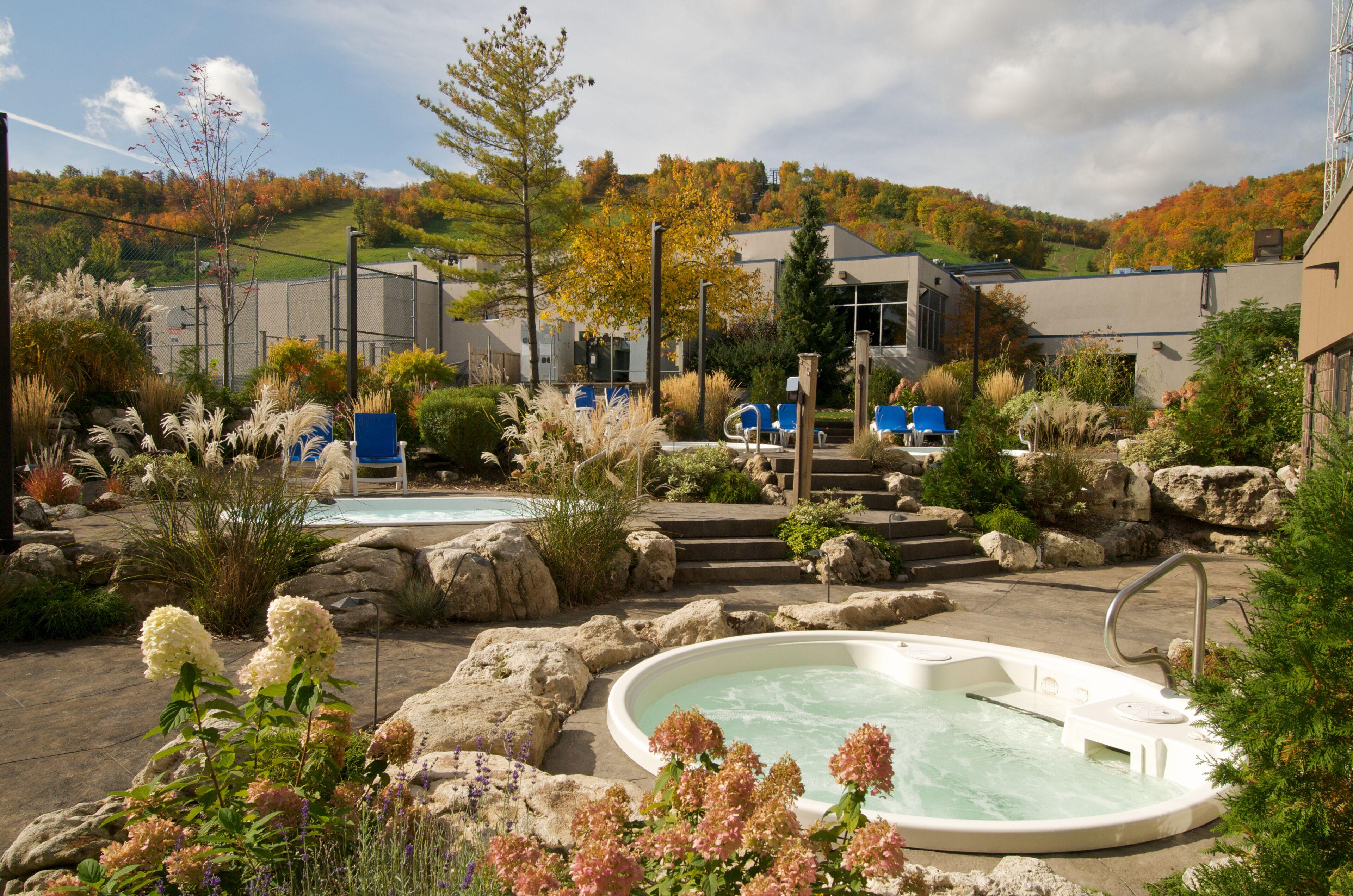 BLUE MOUNTAIN RESORT | ⋆⋆⋆⋆ | BLUE MOUNTAINS, CANADA | SEASON DEALS FROM  $181